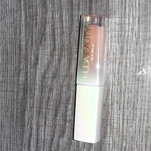 NWOT Huda beauty Mini Silk Balm Lip Plumper